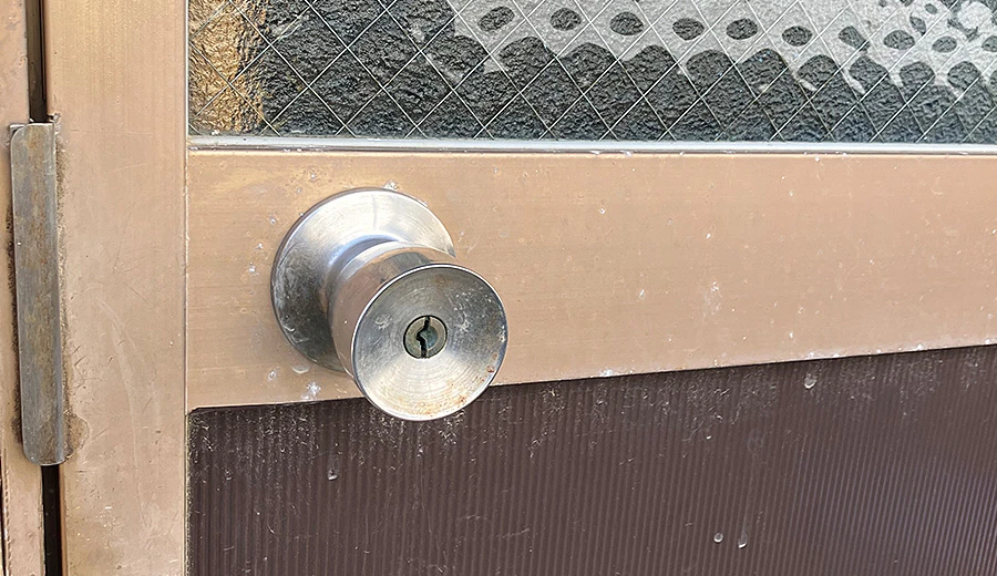 三重県四日市市　勝手口 鍵紛失 防犯対策のため鍵交換　施工前