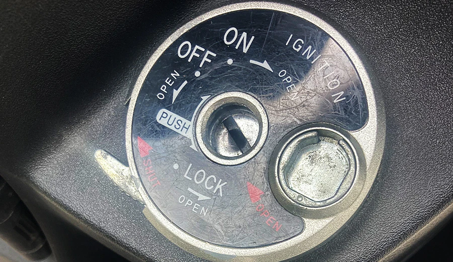 三重県津市 スズキ原付|鍵紛失対応・即日作成 施工前